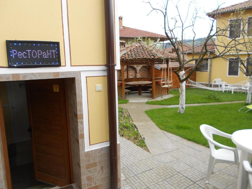 Zahrada ubytování Guest House Tsenovi
