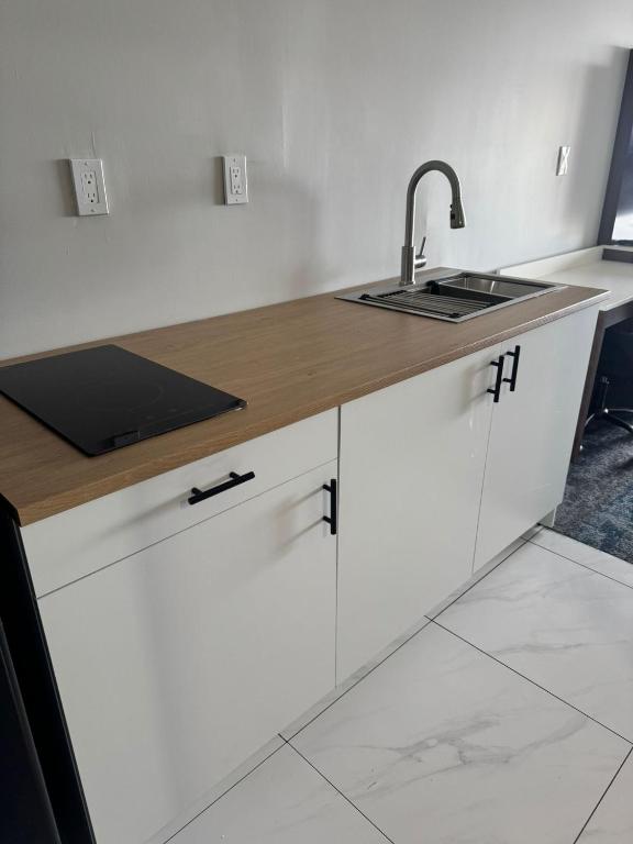 Kuchyň nebo kuchyňský kout v ubytování Sea Edge Motel