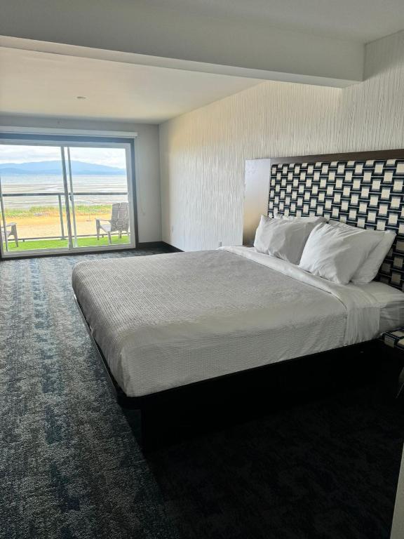 Postel nebo postele na pokoji v ubytování Sea Edge Motel