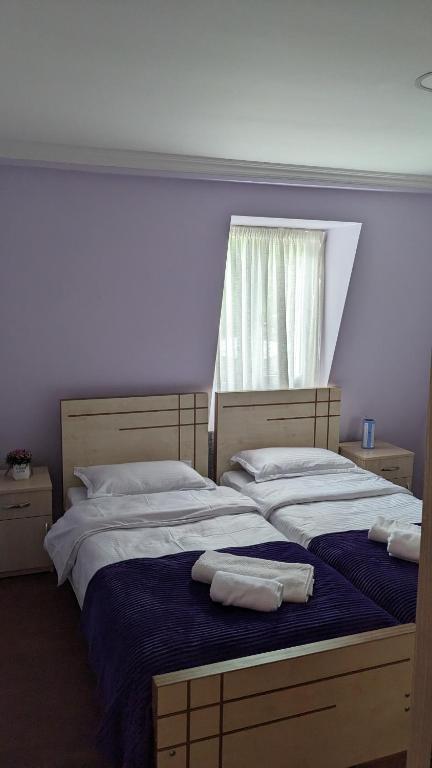 Postel nebo postele na pokoji v ubytování MATE Private Bathrooms