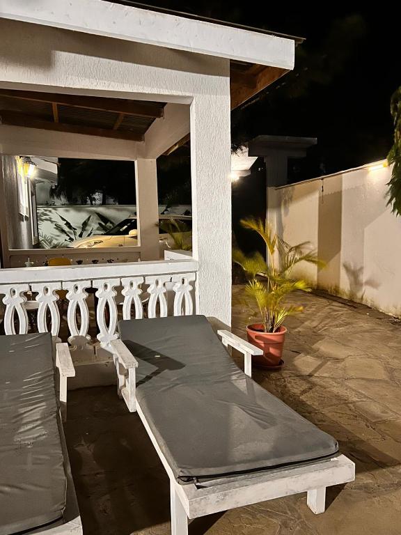 Patio nebo venkovní prostory v ubytování Honeydream Villa