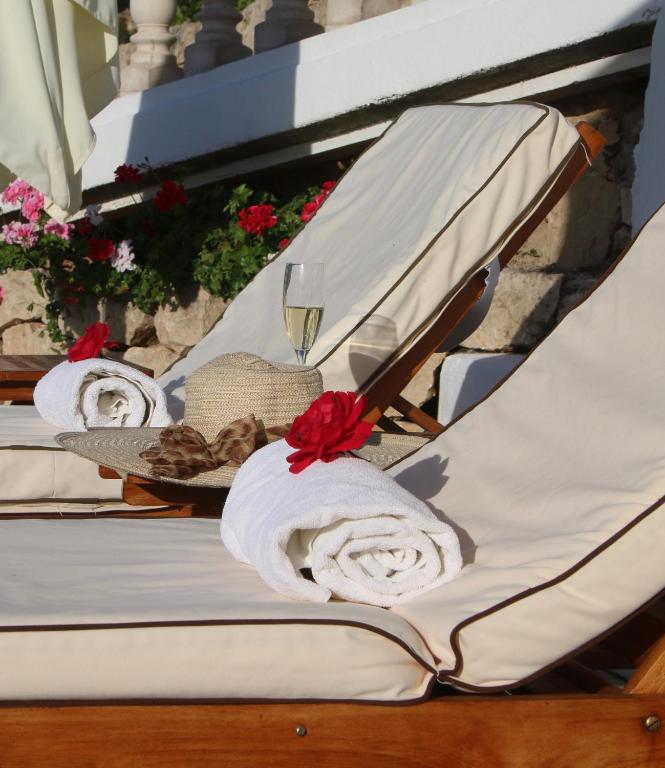 a pair of chairs with towels and a glass of wine at Hotel Rural Can Maries in Puerto de San Miguel