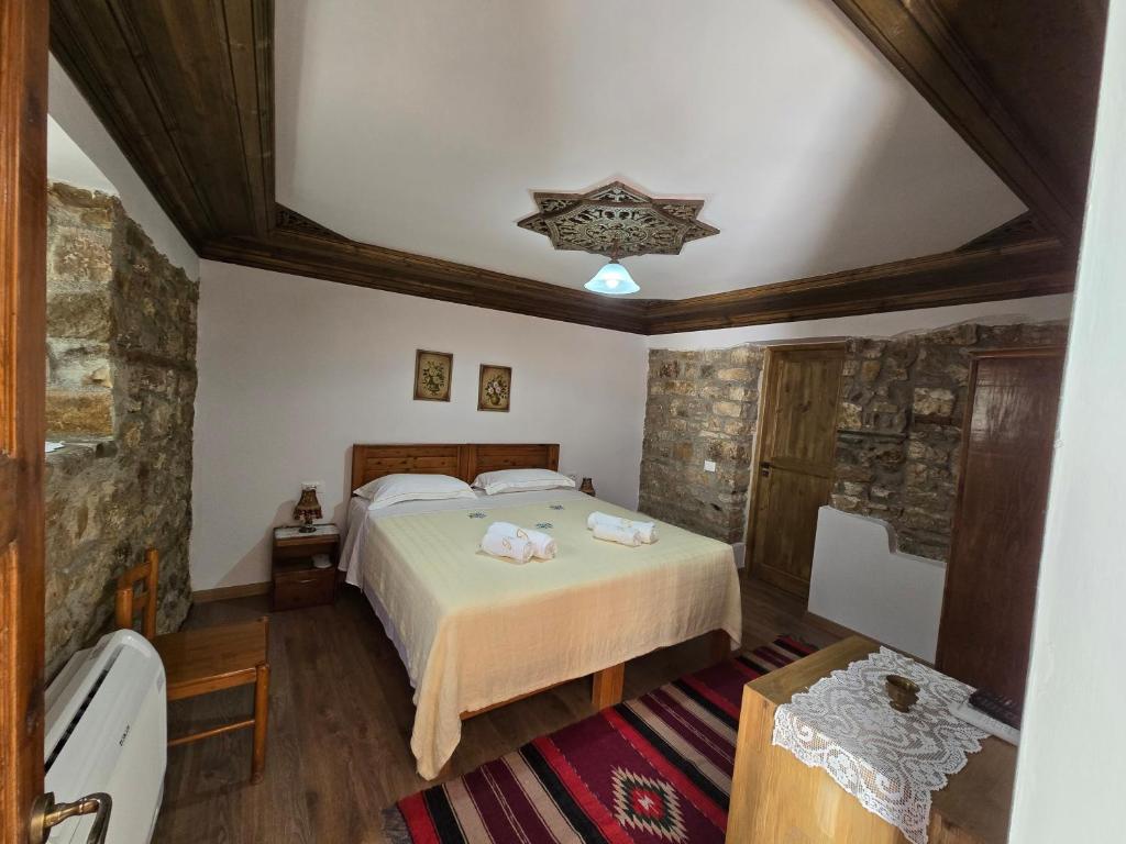 Postel nebo postele na pokoji v ubytování Guest House J.Prifti