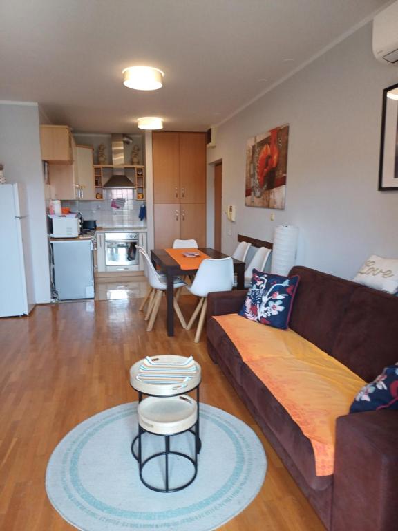 Kuchyňa alebo kuchynka v ubytovaní APARTMAN LAURA GALILEO blizu centra i plaze