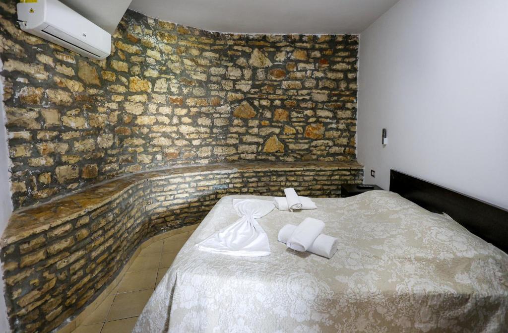 Postel nebo postele na pokoji v ubytování Hotel Ajka