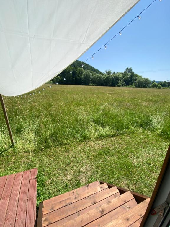 Příroda nedaleko luxury tent