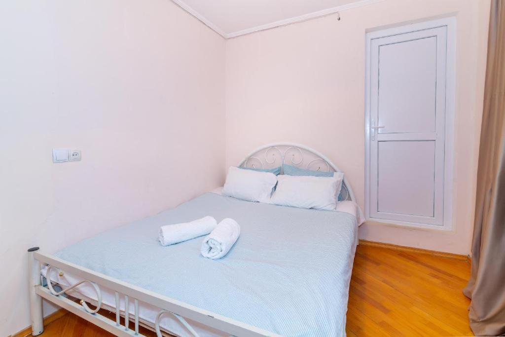 Postel nebo postele na pokoji v ubytování Guesthouse Alvani