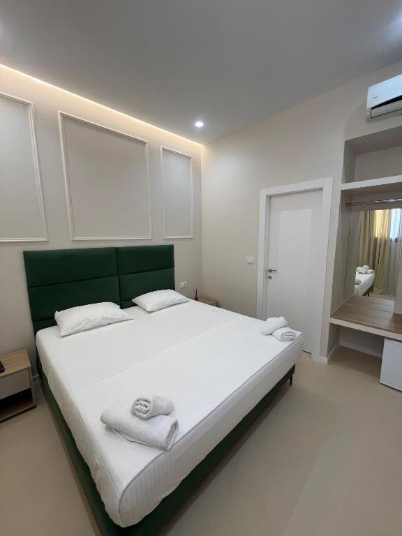 Postel nebo postele na pokoji v ubytování Mare Rooms Vlore