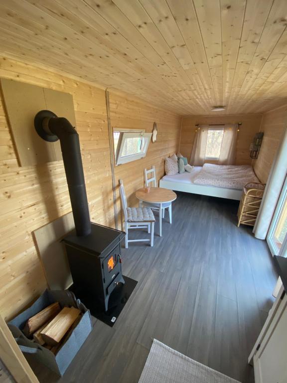 Postel nebo postele na pokoji v ubytování Maringotka Votavka