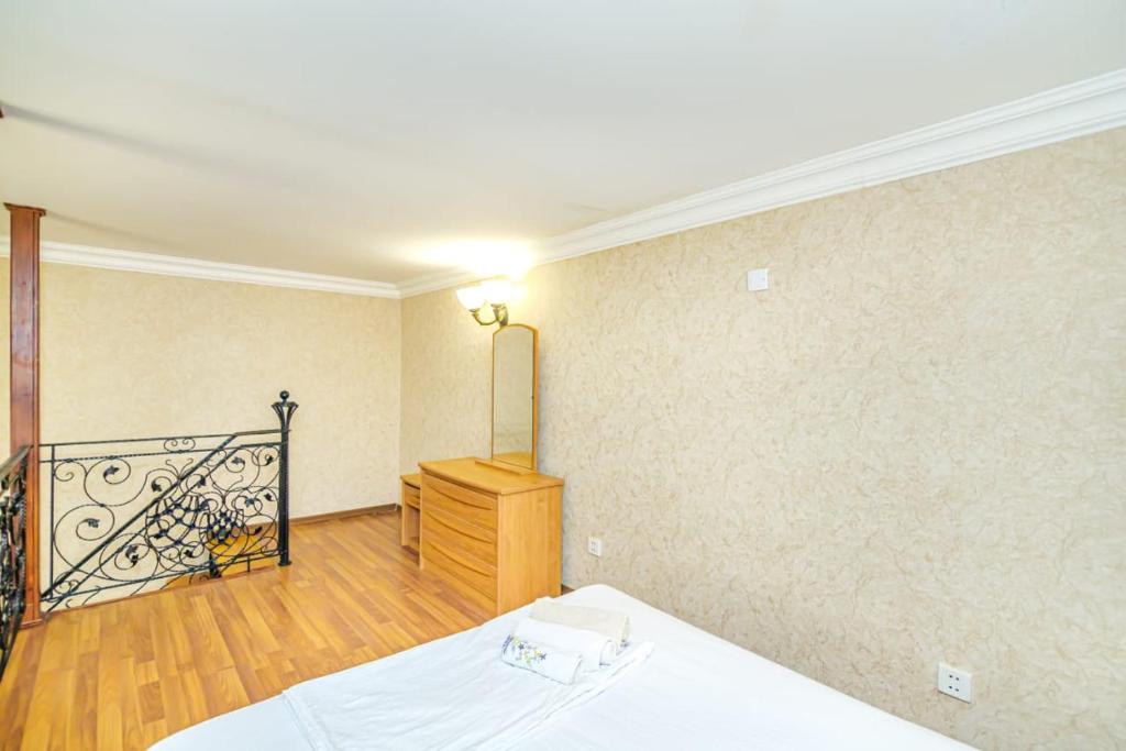 لابی و فضای عمومی COZY Apartment in Nizami Street - تصویر ۵