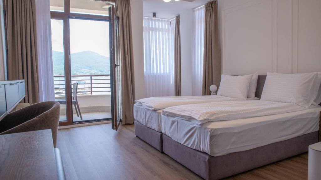 Postel nebo postele na pokoji v ubytování Hotel Aleksandrija