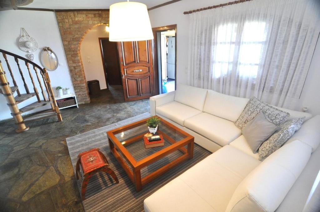 Posezení v ubytování Palm Nest Villa with private pool in Chalkidiki