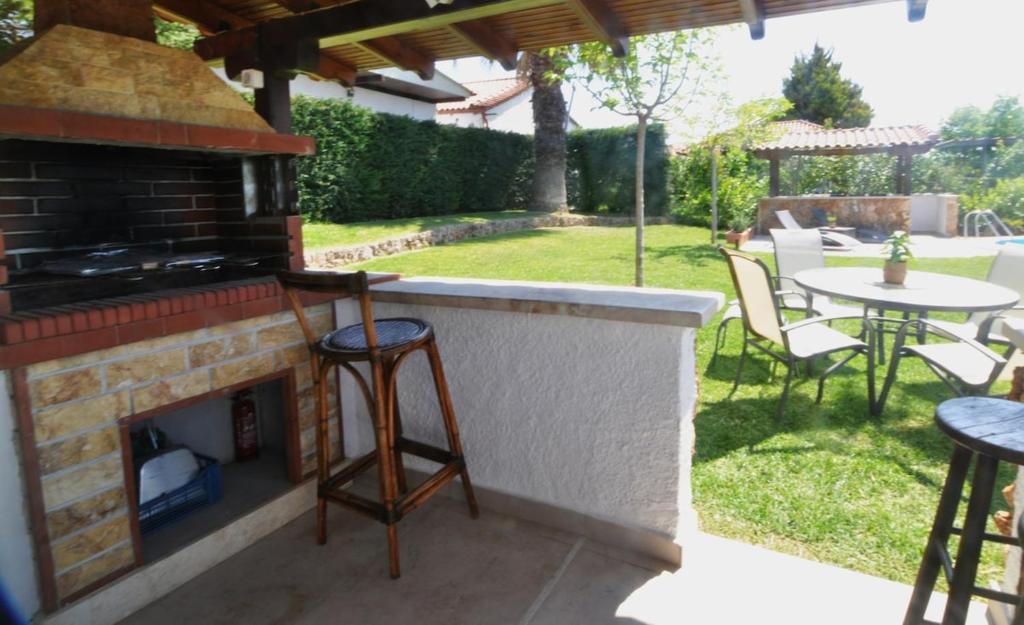 Zahrada ubytování Palm Nest Villa with private pool in Chalkidiki
