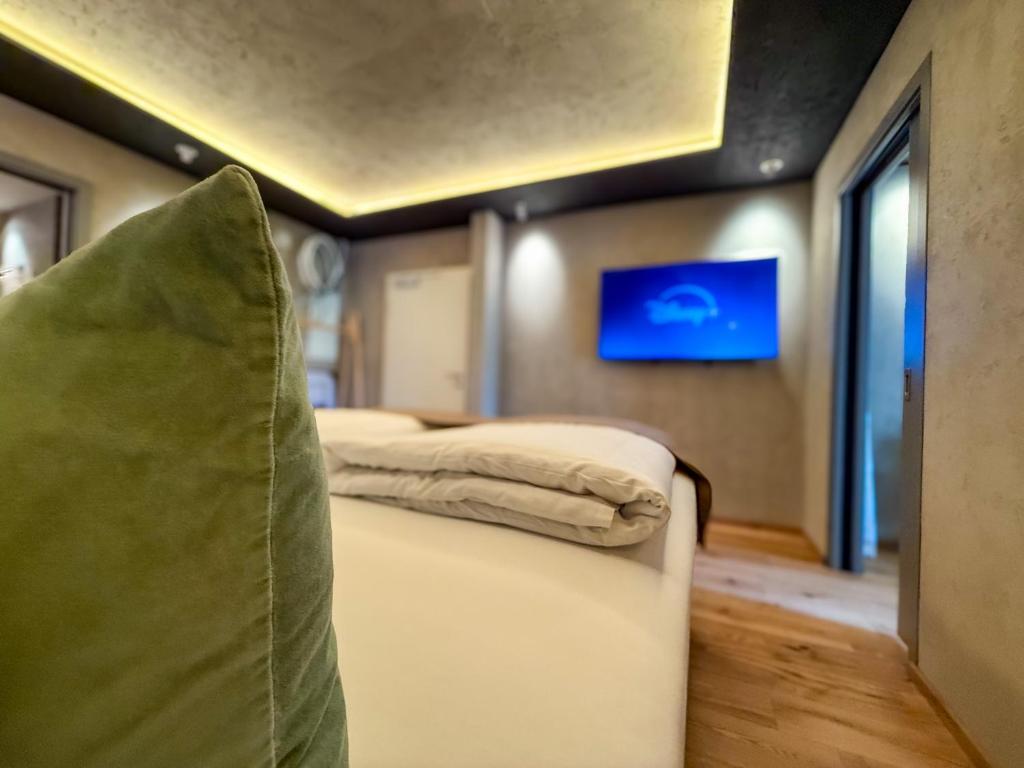 TV a/nebo společenská místnost v ubytování zum Senner Suites Zillertal