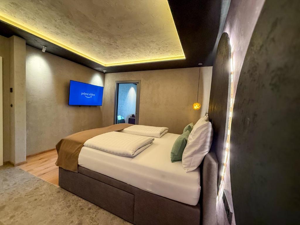 Postel nebo postele na pokoji v ubytování zum Senner Suites Zillertal