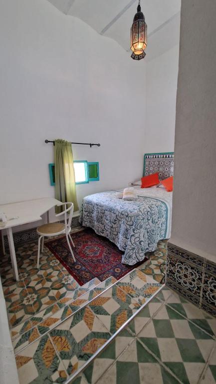 Ένα ή περισσότερα κρεβάτια σε δωμάτιο στο Riad Nostalgie of Tetouan