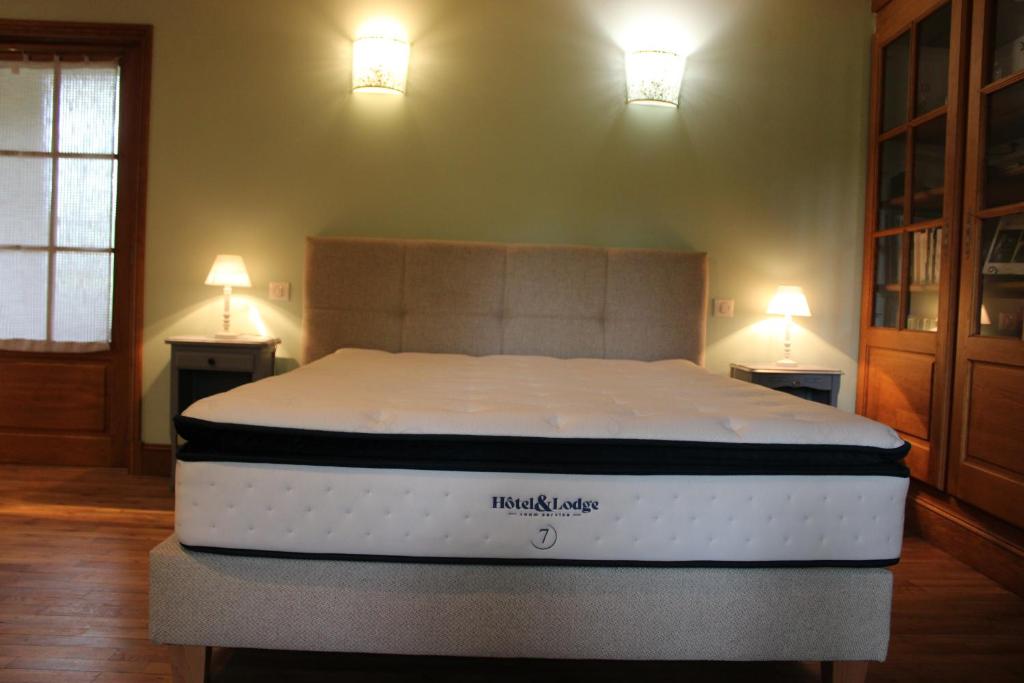 Posteľ alebo postele v izbe v ubytovaní Chambre d’hôtes de Curières