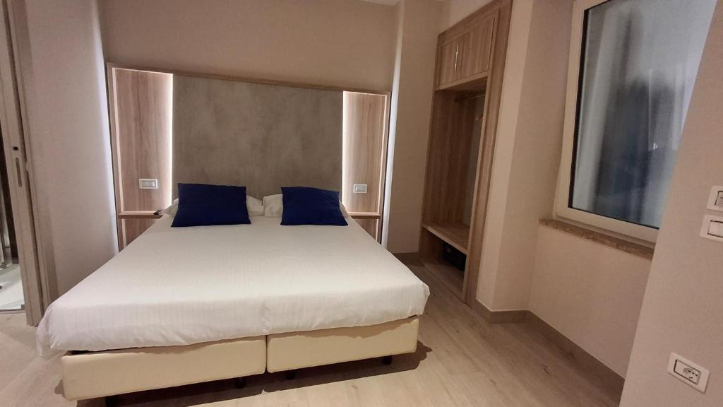 Postel nebo postele na pokoji v ubytování Hotel Danieli La Castellana lago di Garda