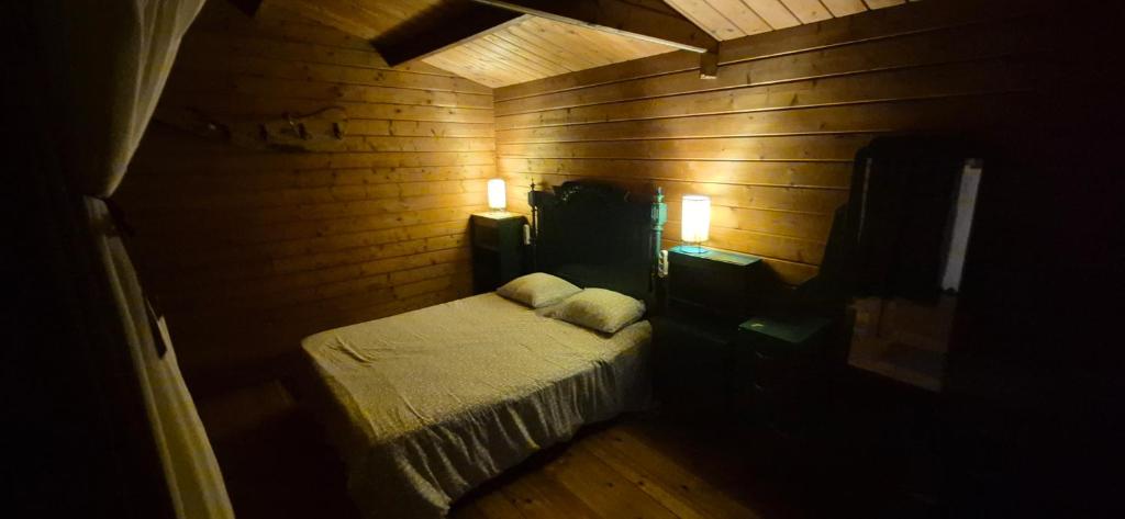 Postel nebo postele na pokoji v ubytování Parque de Campismo Rural Quinta das Laranjeiras