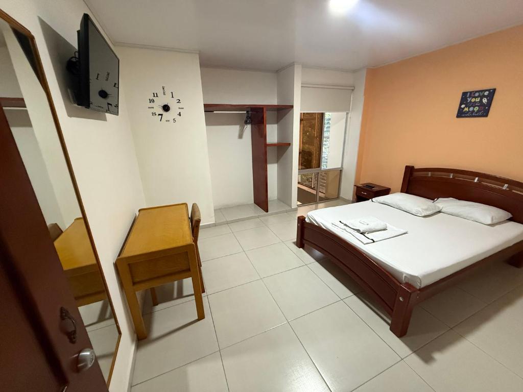 TV a/nebo společenská místnost v ubytování HOTEL VILLAREAL VILLAVICENCiO