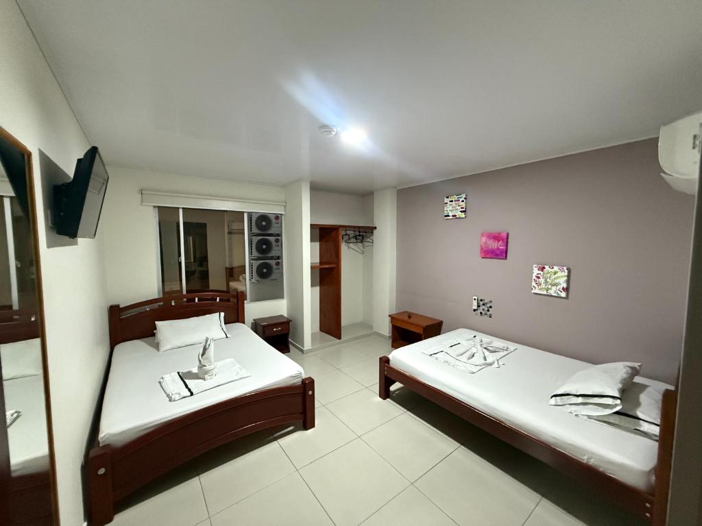 Postel nebo postele na pokoji v ubytování HOTEL VILLAREAL VILLAVICENCiO