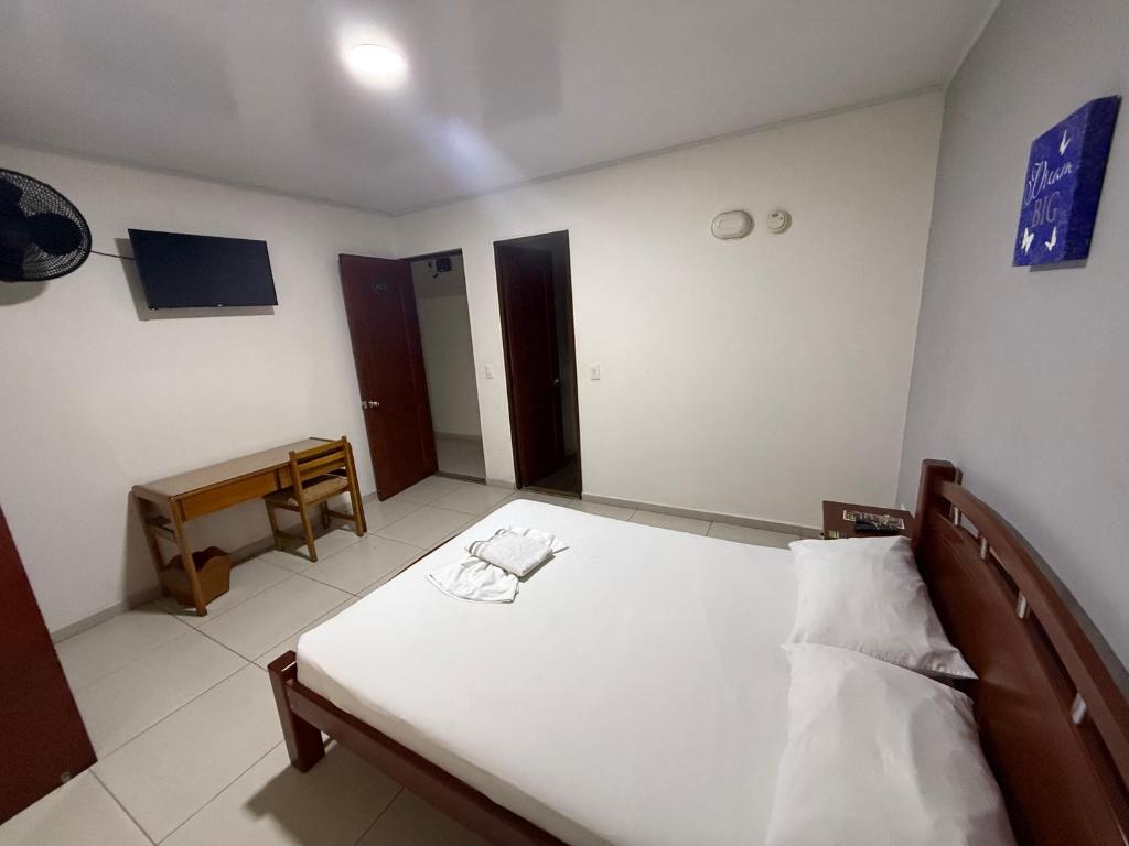 Postel nebo postele na pokoji v ubytování HOTEL VILLAREAL VILLAVICENCiO