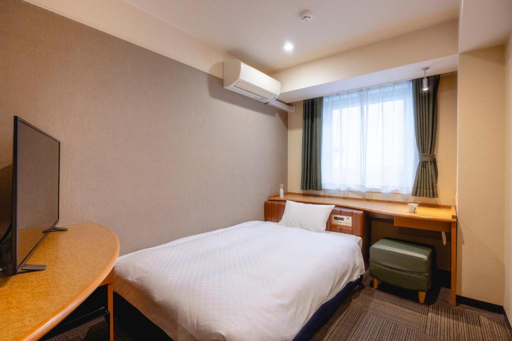 Postel nebo postele na pokoji v ubytování Kanku Izumiotsu Washington Hotel