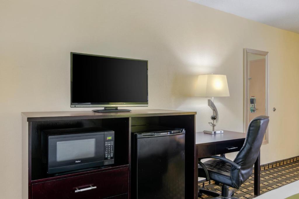 Quality Inn Acworth North - King Room - Non-Smoking