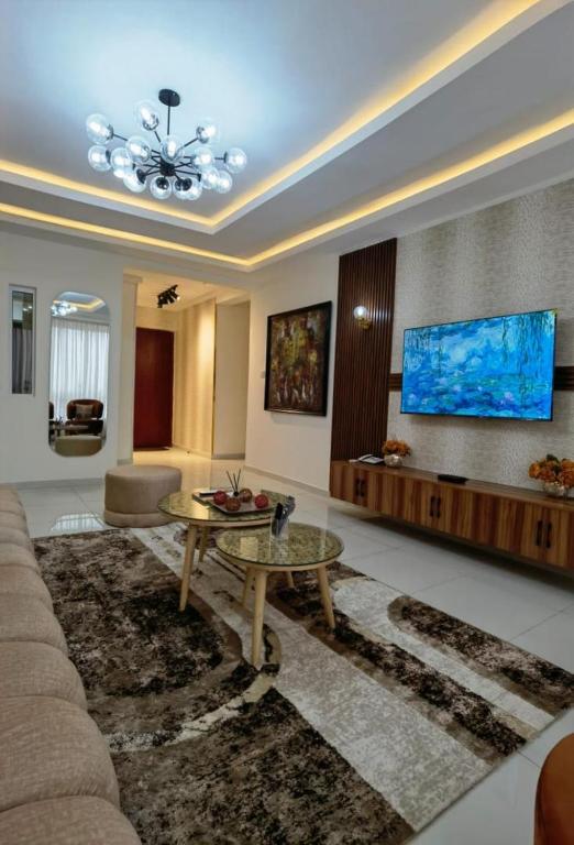 TV a/nebo společenská místnost v ubytování Luxe Haven