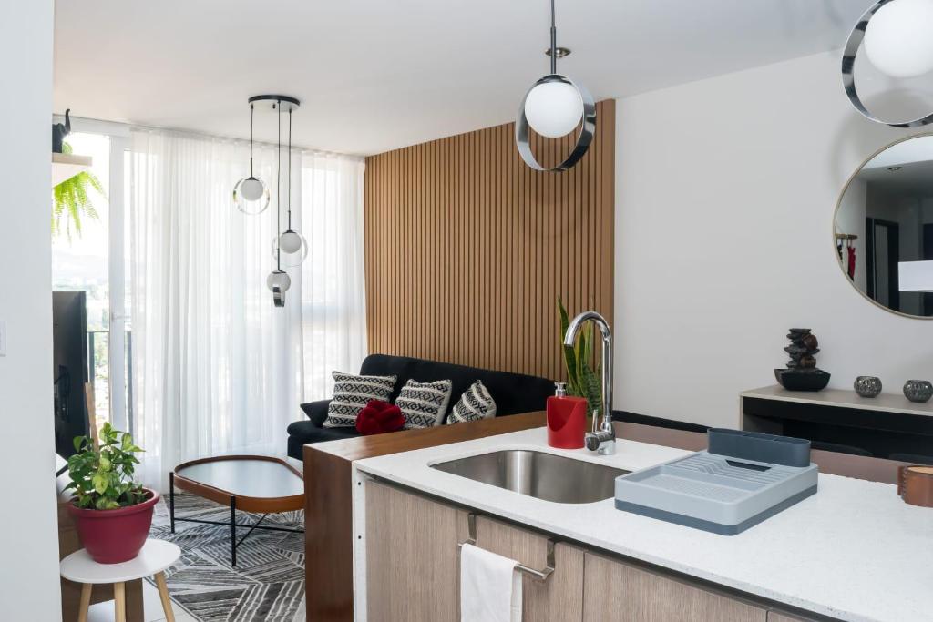 Kuchyň nebo kuchyňský kout v ubytování Encanto 11 - Deluxe Apartment en zona 11 Wifi-parqueo-piscina