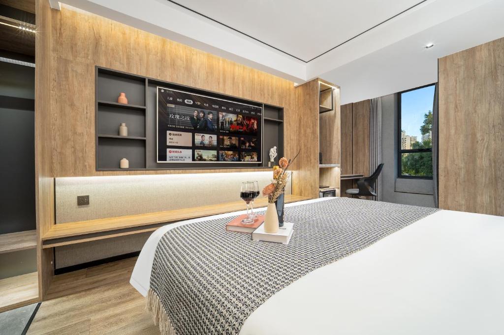 Voodi või voodid majutusasutuse Wenzhou Wuma Street Wenyuan Hotel is located in the heart of the city, easy to travel, free WiFi, breakfast, coffee, afternoon tea, free laundry service, recommended tourist attractions toas