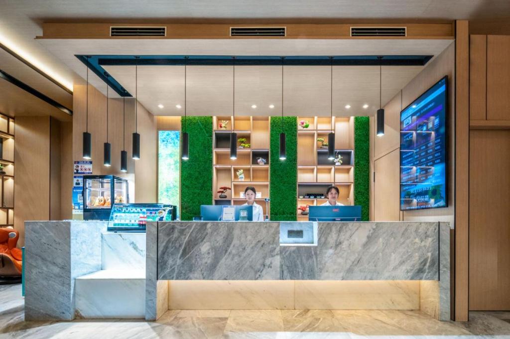 Sohvabaar või baar majutusasutuses Wenzhou Wuma Street Wenyuan Hotel is located in the heart of the city, easy to travel, free WiFi, breakfast, coffee, afternoon tea, free laundry service, recommended tourist attractions