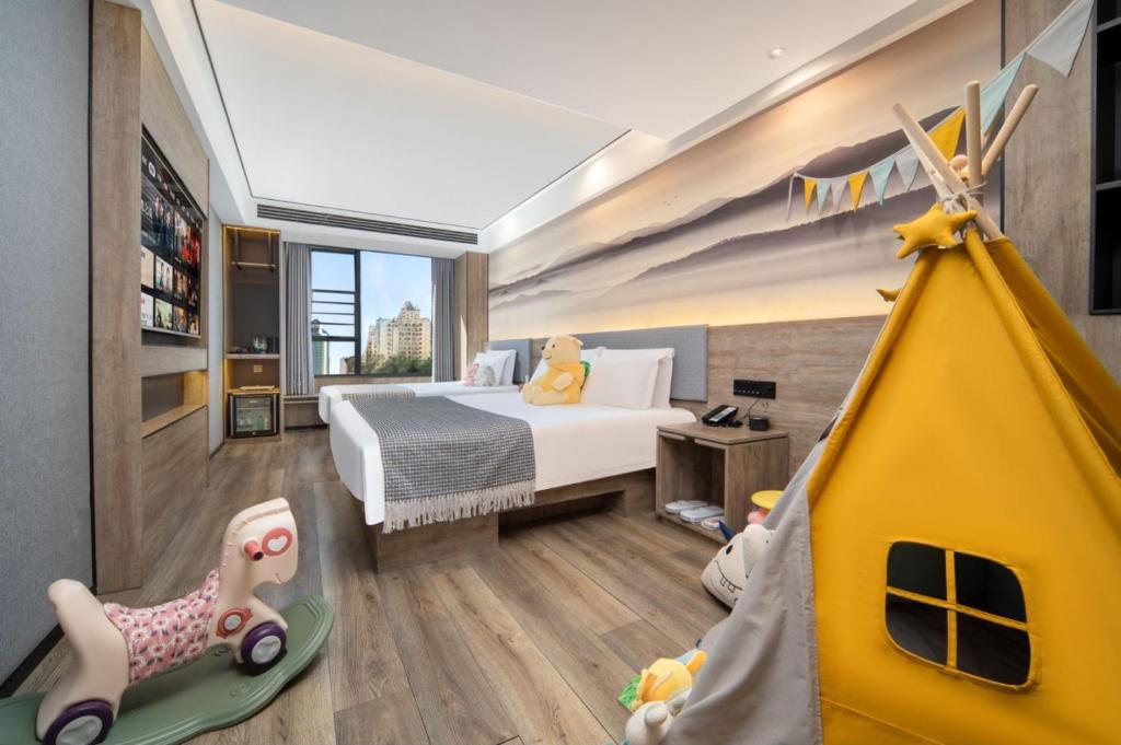 Voodi või voodid majutusasutuse Wenzhou Wuma Street Wenyuan Hotel is located in the heart of the city, easy to travel, free WiFi, breakfast, coffee, afternoon tea, free laundry service, recommended tourist attractions toas