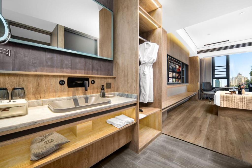 Voodi või voodid majutusasutuse Wenzhou Wuma Street Wenyuan Hotel is located in the heart of the city, easy to travel, free WiFi, breakfast, coffee, afternoon tea, free laundry service, recommended tourist attractions toas