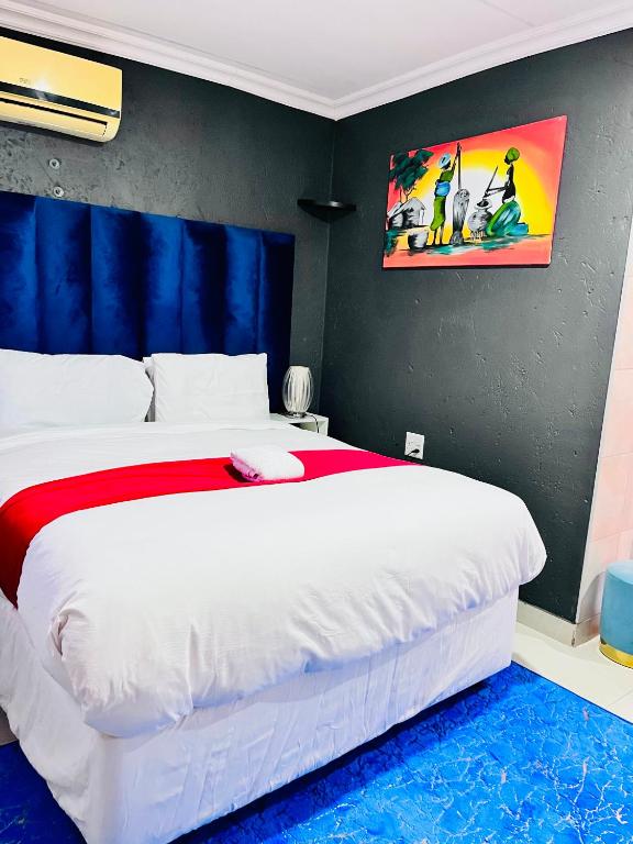 Ένα ή περισσότερα κρεβάτια σε δωμάτιο στο Executive Galaxy Guest House Nkowankowa Extension 2