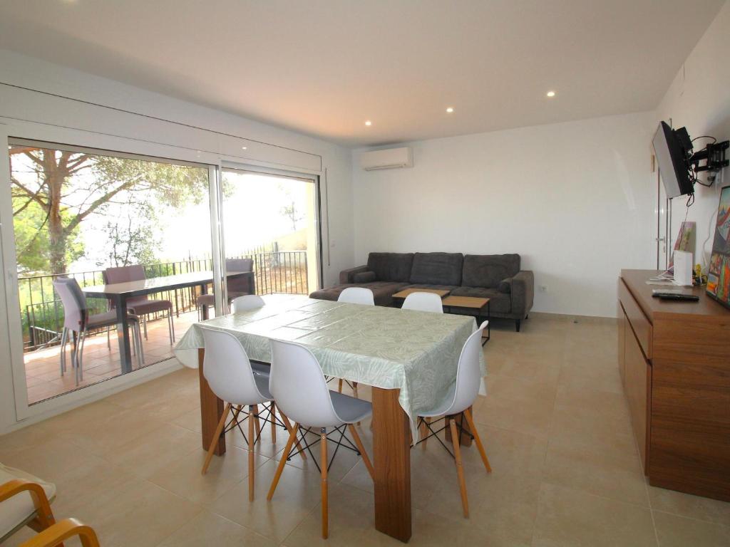 Posezení v ubytování V. FANÉ ESQ - Casa con jardín y vista mar en Llançà acabada de reformar - ES-228-10