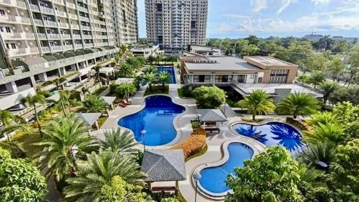 Πισίνα στο ή κοντά στο 2BR Unit with Balcony at Verdon Parc, Ecoland Davao City