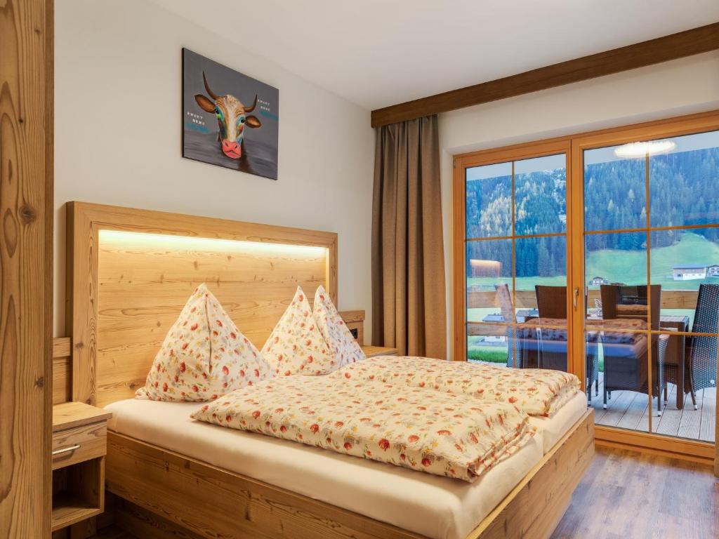 Postel nebo postele na pokoji v ubytování Luxurious apartment with sauna in Königsleiten