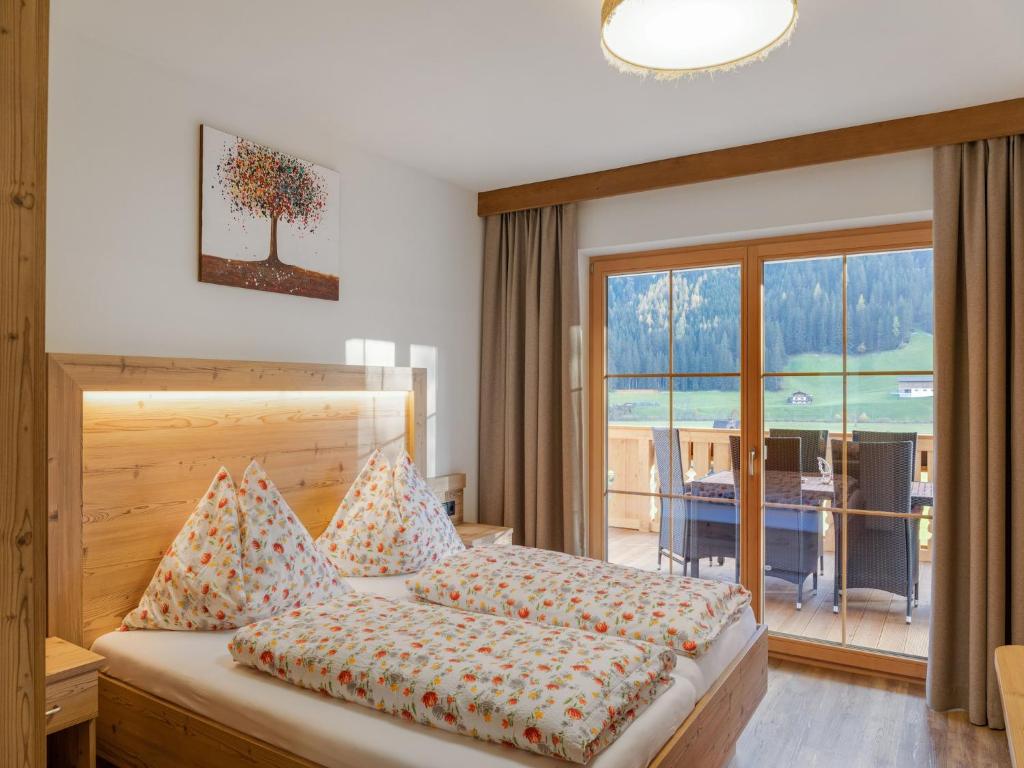 Postel nebo postele na pokoji v ubytování Luxurious apartment with sauna in Königsleiten