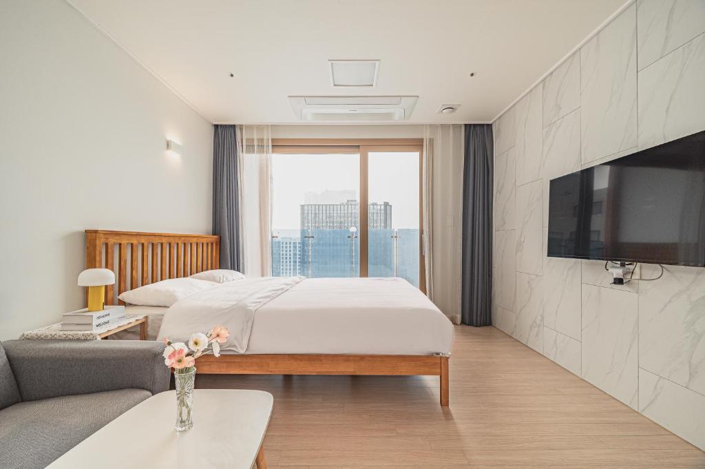 Ένα ή περισσότερα κρεβάτια σε δωμάτιο στο Jeju The Terrace View