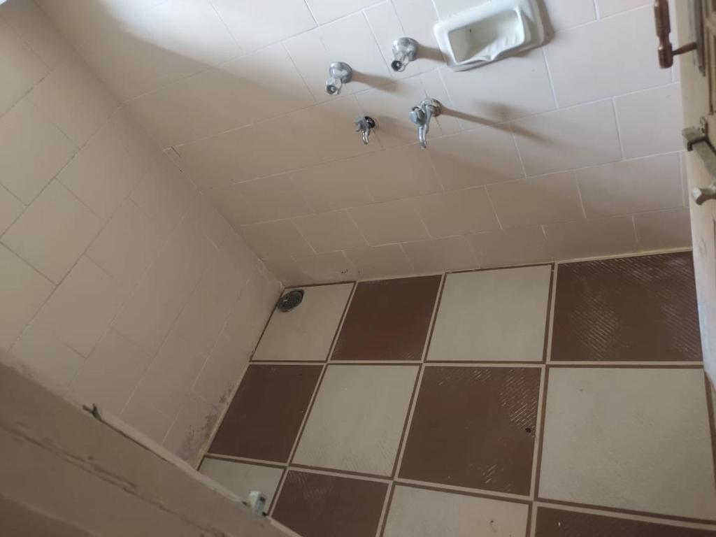 O baie la Elderly Friendly 3B Homestay at Shastri Nagar, near cricket stadium