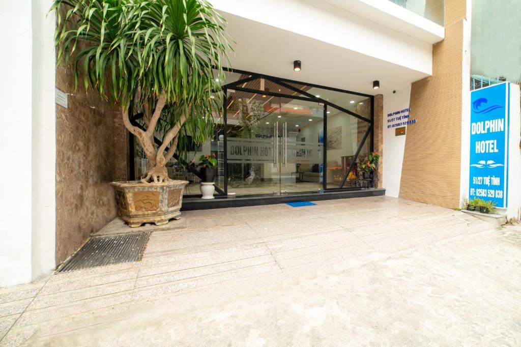 Mặt tiền/cổng chính của Dolphin Hotel Nha Trang