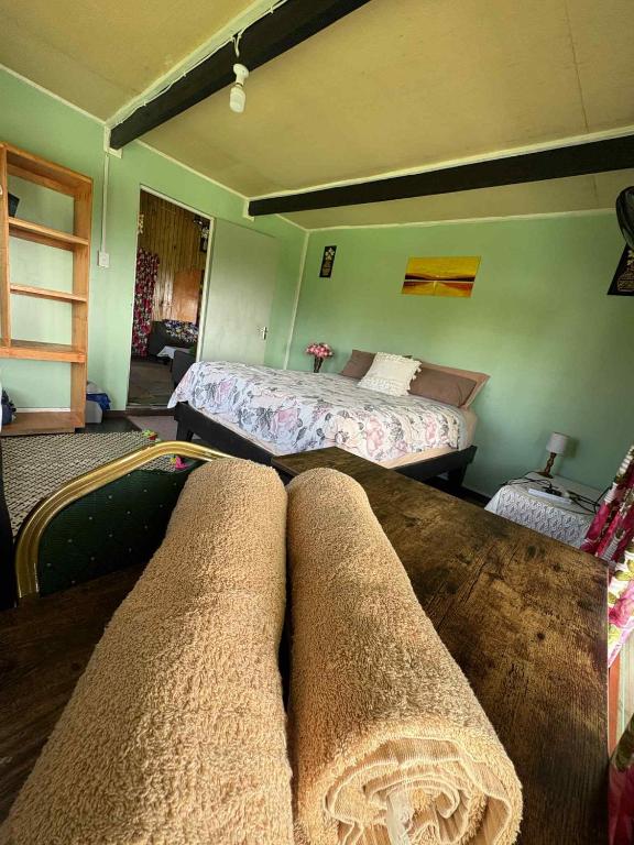Postel nebo postele na pokoji v ubytování AerowView Home Retreat