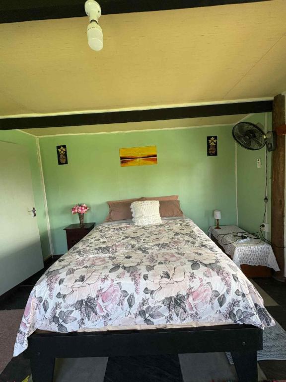 Postel nebo postele na pokoji v ubytování AerowView Home Retreat
