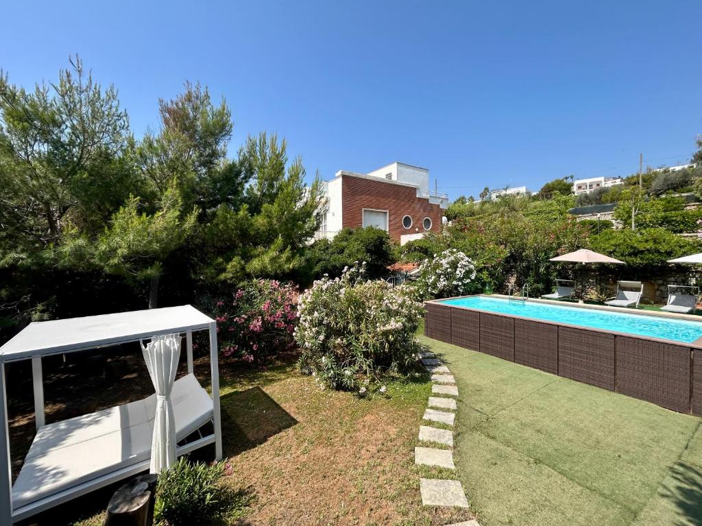 The swimming pool at or close to Villa Lina