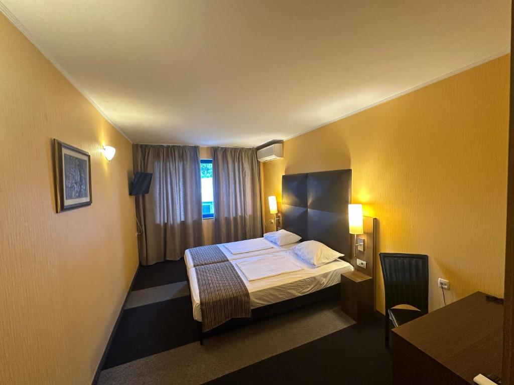 Postel nebo postele na pokoji v ubytování Formula 1 Motel