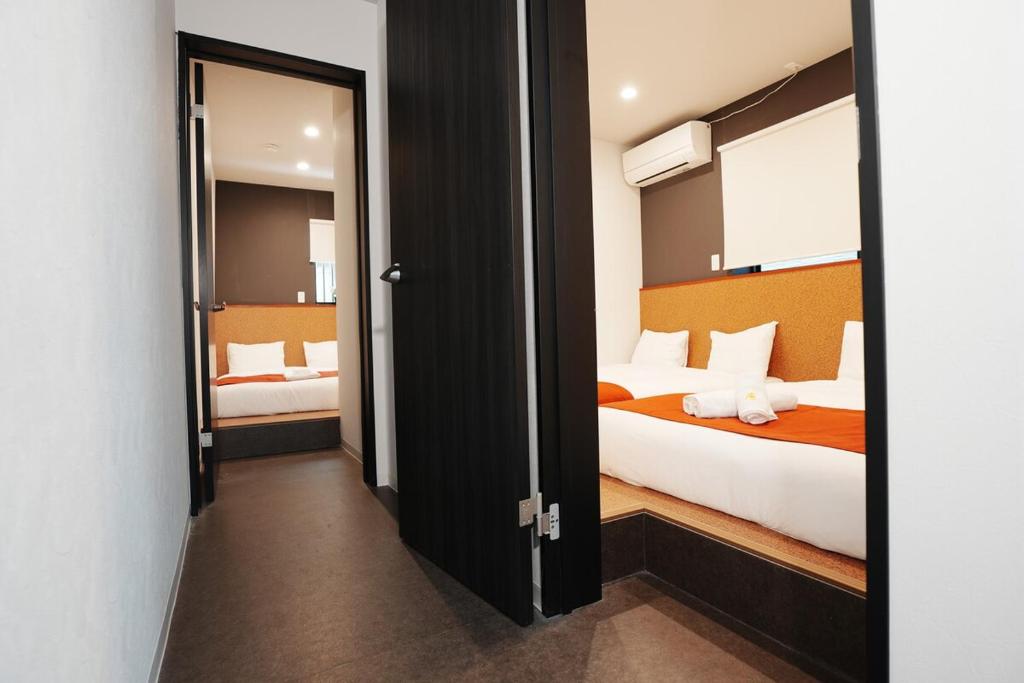 Newly opened, 201,3 min walk to Hanazonocho subway station, large flat! 3 min drive to Namba!