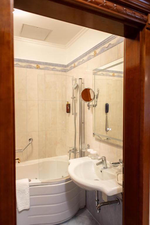 Koupelna v ubytování Hotel Waldinger