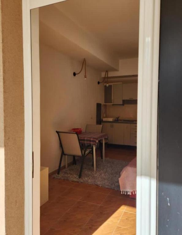 Virtuvė arba virtuvėlė apgyvendinimo įstaigoje Apartments Zenit