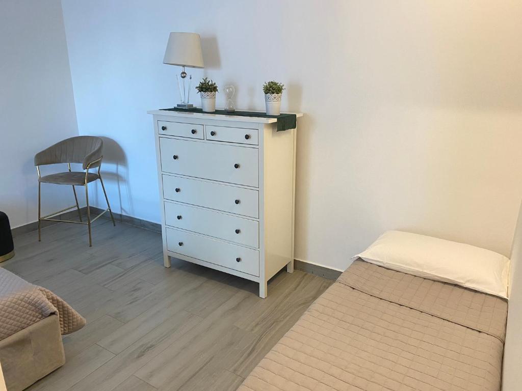 Postel nebo postele na pokoji v ubytování Monolocale moderno